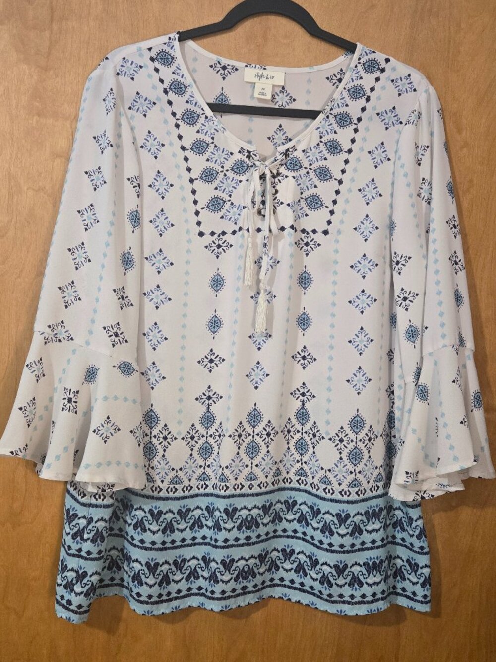 Style & Co Women’s Tunic Top Bell-Sleeves V-Neck Tassel Boho Peasant Medium